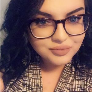 Meet your Posher, Claire